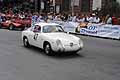 La sportiva di un tempo Abarth sul rettilineo di Corso Vittorio Emanuele II 